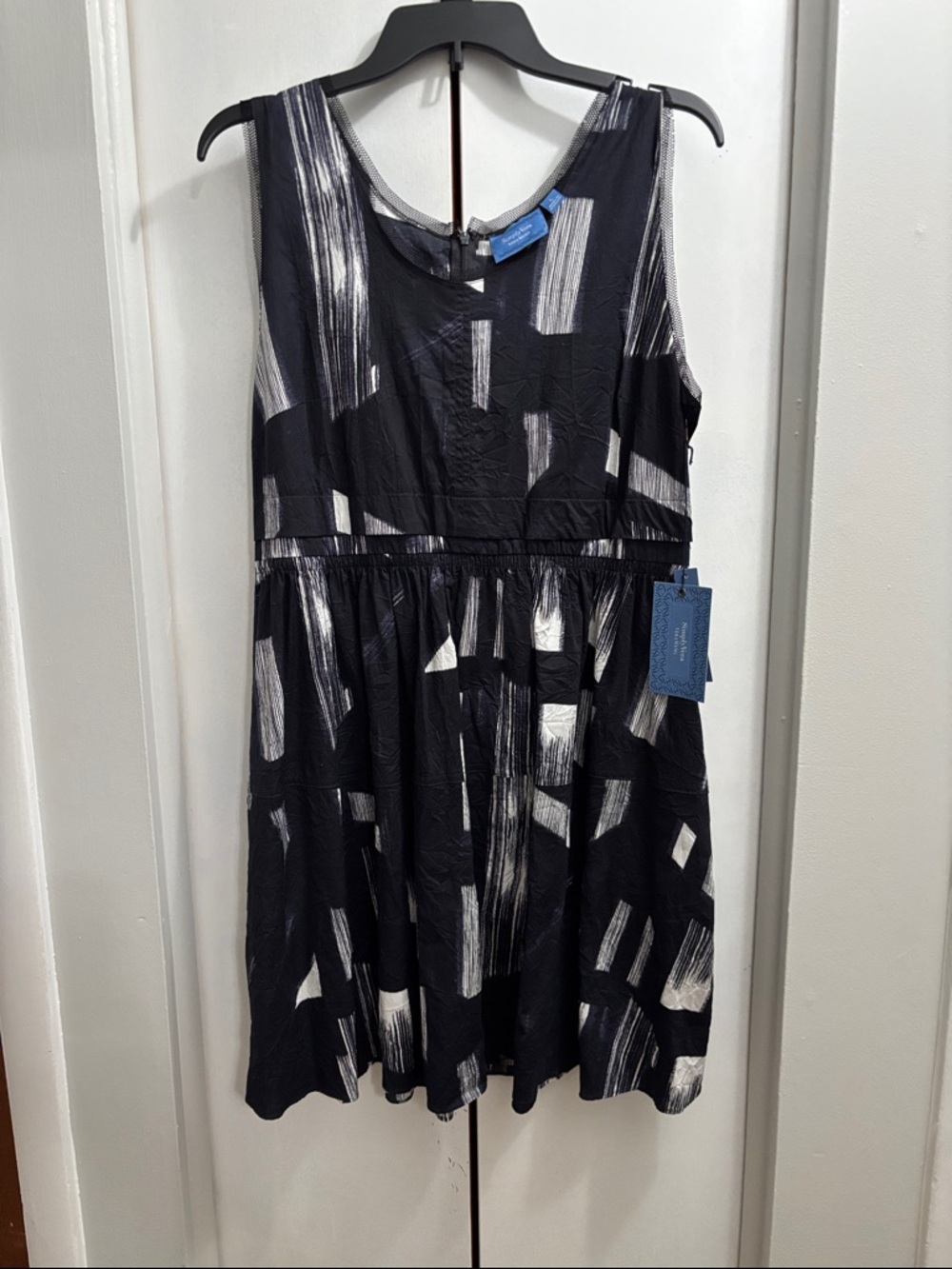 Simply Vera Vera Wang Black Midi Dress with White Brushstroke Print
